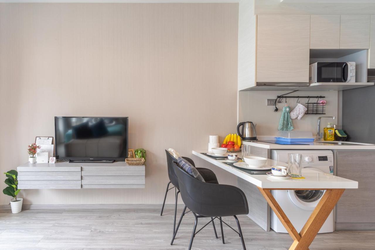 Aeras Beachfront Condominium Pantai Jomtien Bagian luar foto