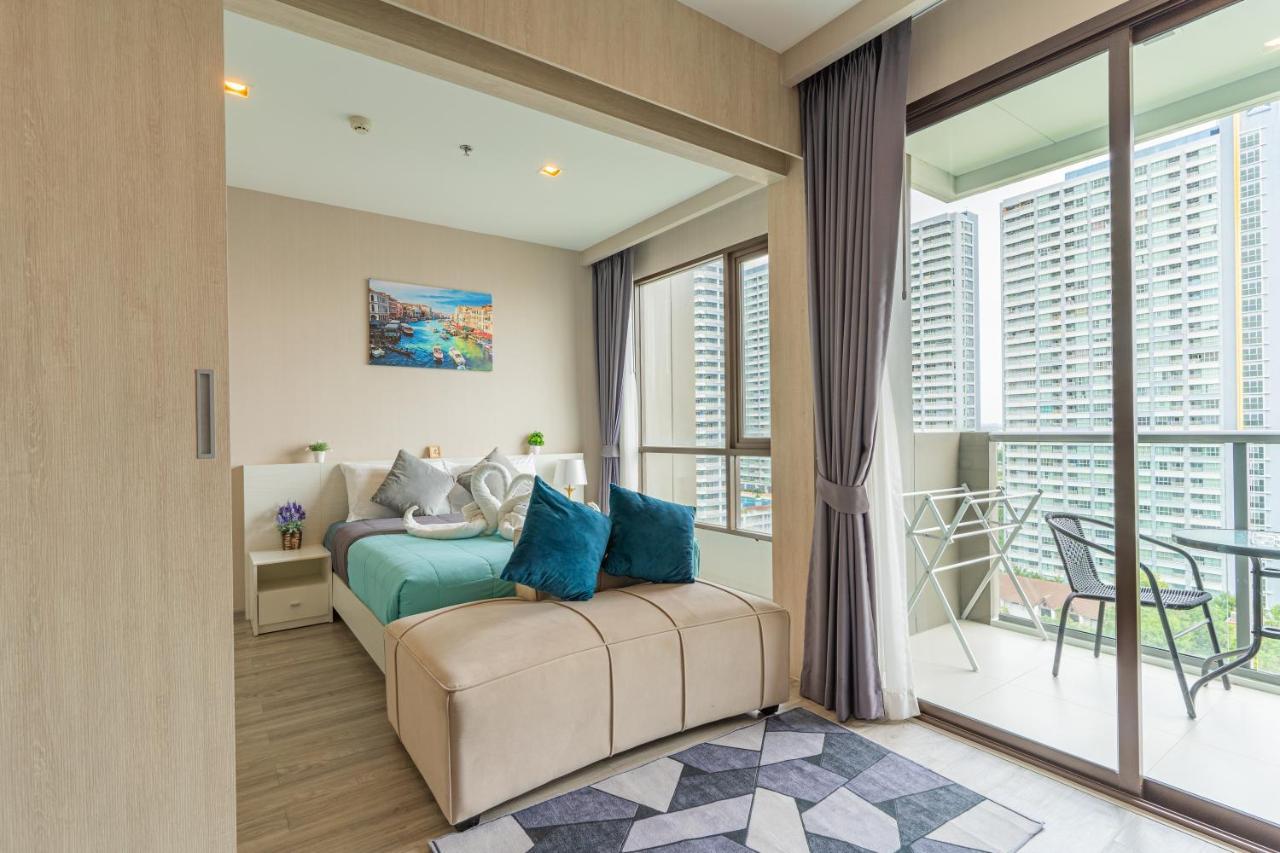 Aeras Beachfront Condominium Pantai Jomtien Bagian luar foto