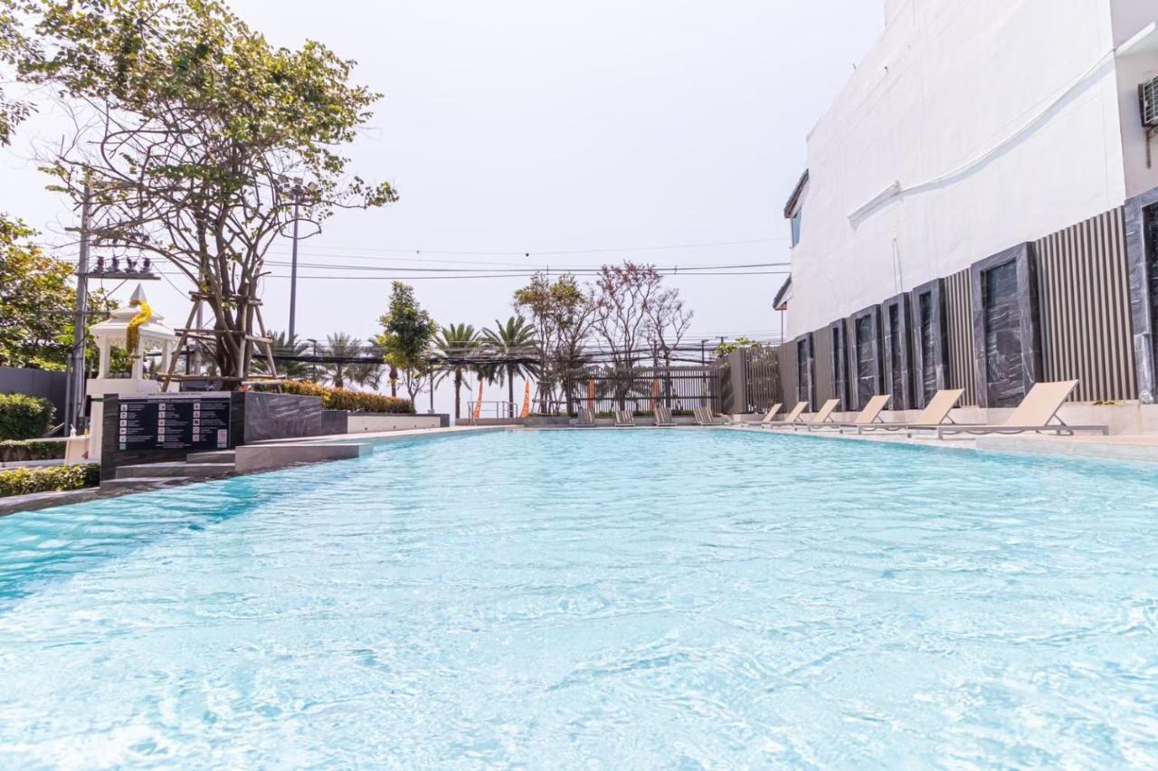 Aeras Beachfront Condominium Pantai Jomtien Bagian luar foto